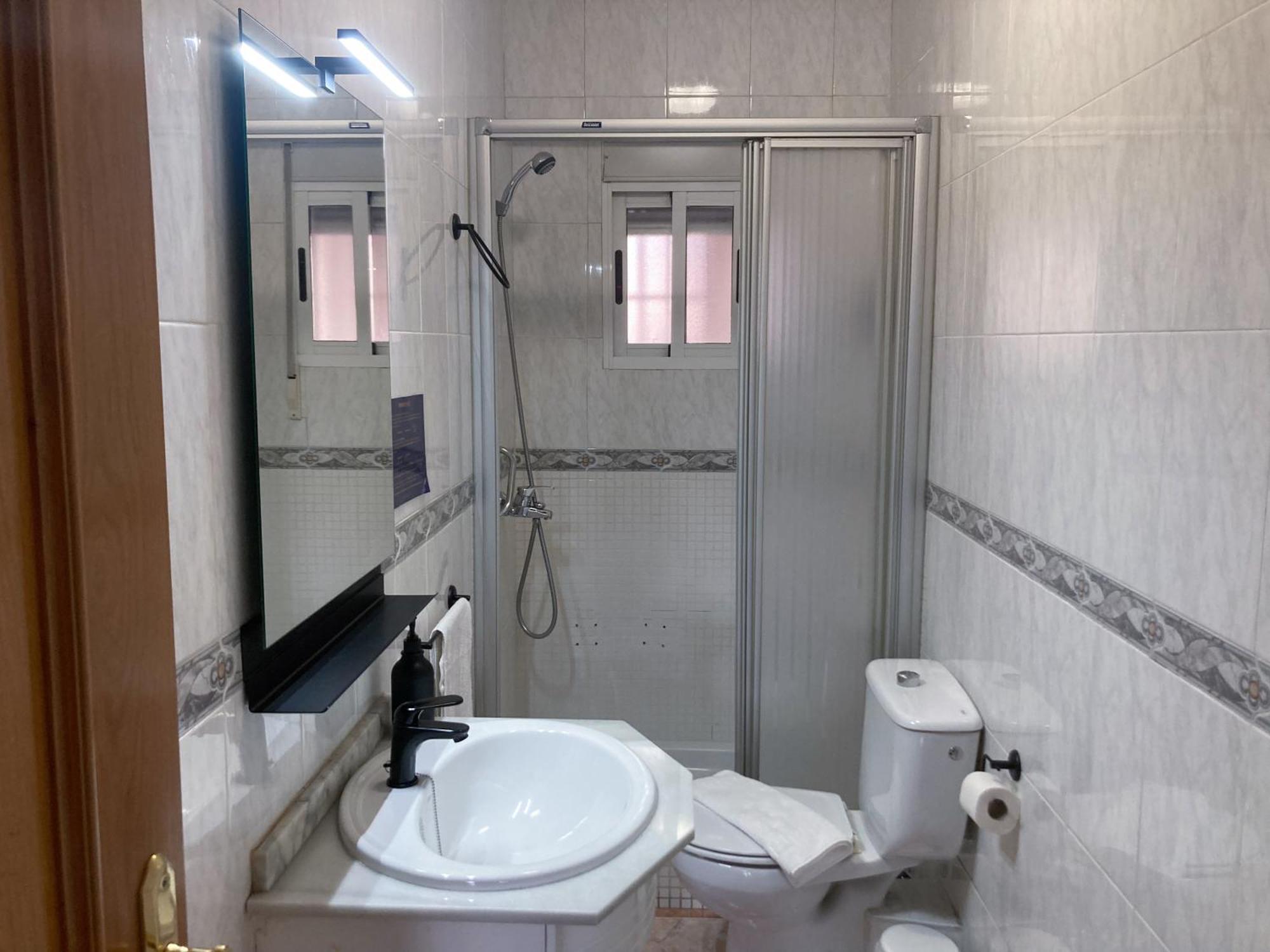 Luninoso Y Practico Apartamento En El Centro Con Amplio Parking Incluido Granada Luaran gambar